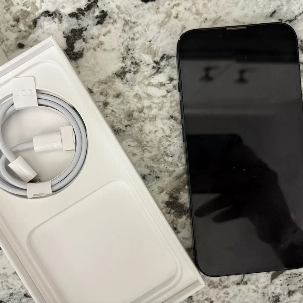 Apple iPhone 13 - Midnight